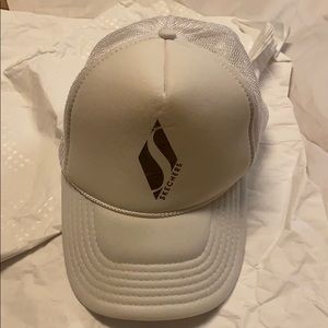 Skechers snap back cap